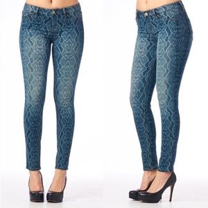 Cult of Individuality Zen Mid Rise Skinny Jeans Snake Skin Pattern